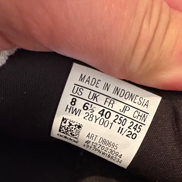 Adidas Women's White and Black Knit Sneakers size 8 - Picture 5 of 7